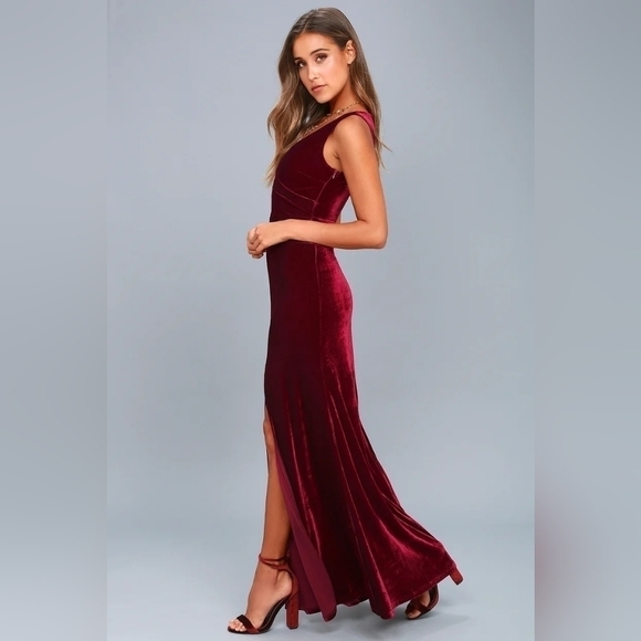 🎄Lulu's Crushin' It Burgundy Velvet Maxi Dress, Size XS - Picture 2 of 9